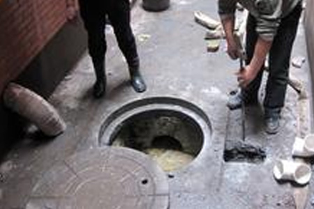 晋江磁灶维修水管多少钱,马桶一冲水就漏水,烧碱疏通下水道