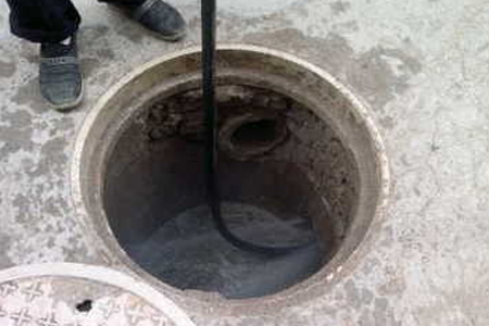 解决卫生间渗水-清理河道污泥