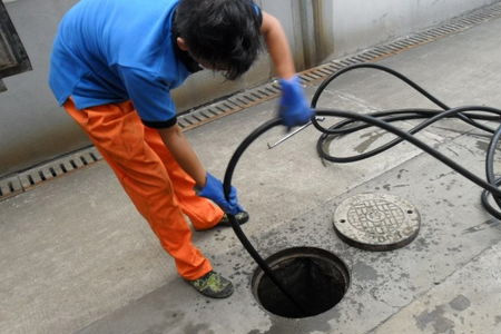 排水管道堵塞怎么疏通,菏泽东明城关路面高压清洗车-地下水管漏水怎么维修